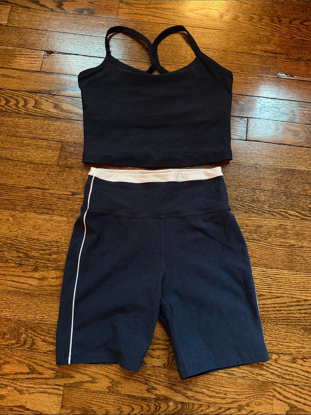 Beyond Yoga Cropped Tank & Navy Bike Shorts Set with White Trim Sz M